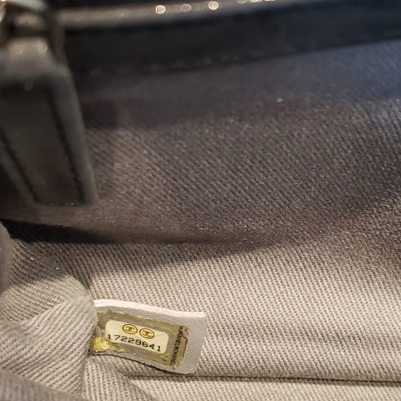 SOLD ๐ฏ% authentic C H A N E L - Picture 11 of 15